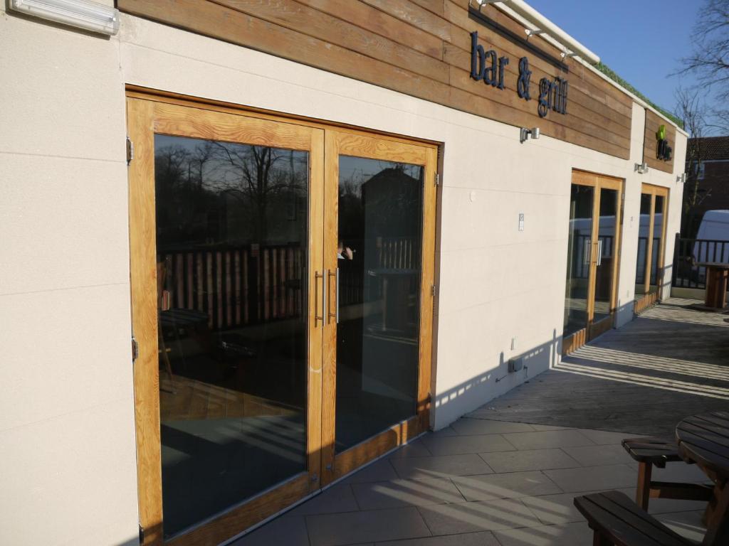 The Lodge Barnby Dun Exteriör bild